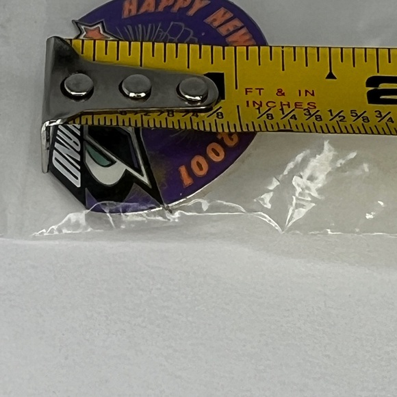 Disney Pin Pleasure Island New Year Cast Member Exclusive Limited Edition 2001 - Picture 4 of 4